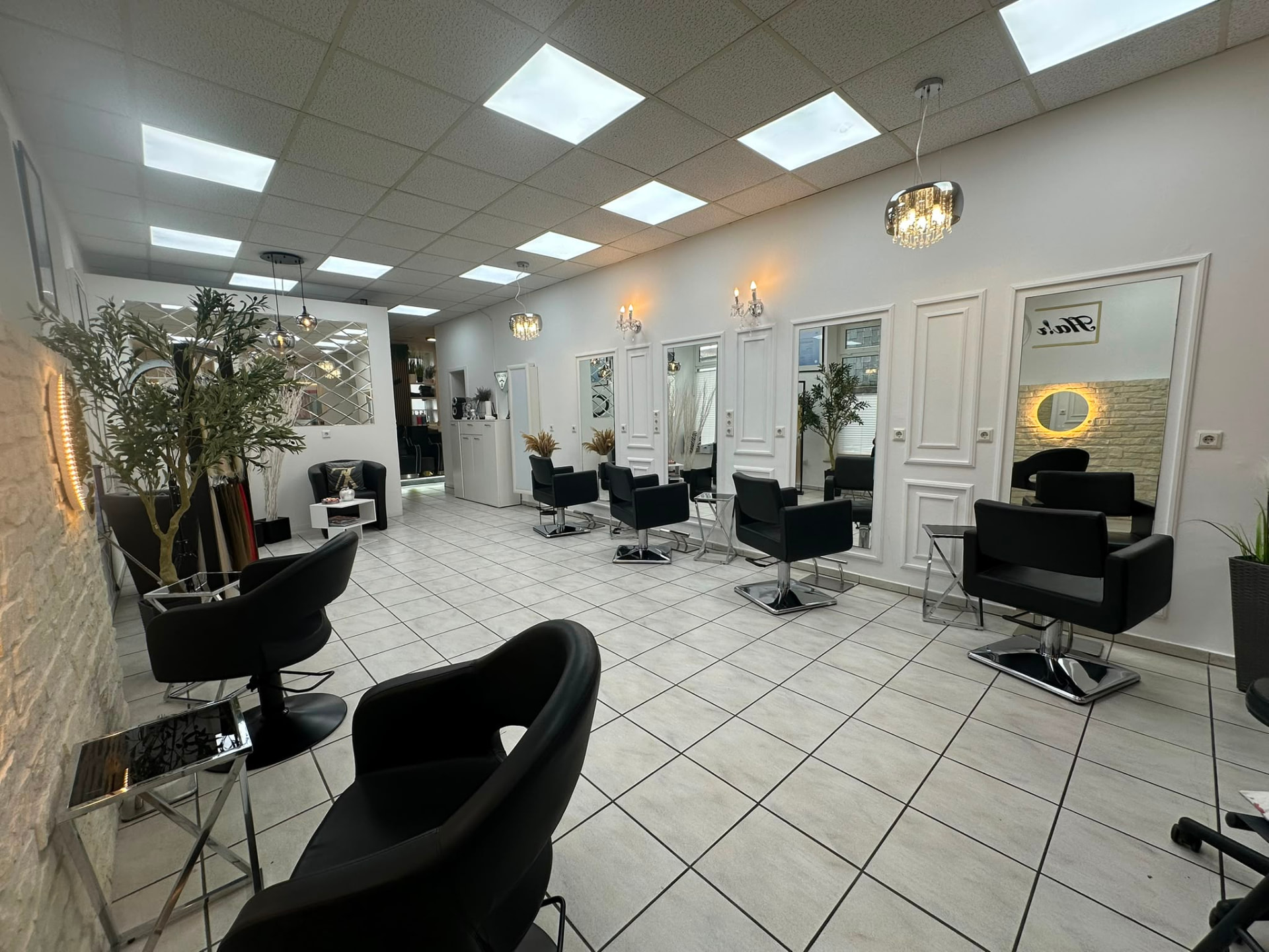 Innenraum des Friseursalons Hair by Canan in Marl